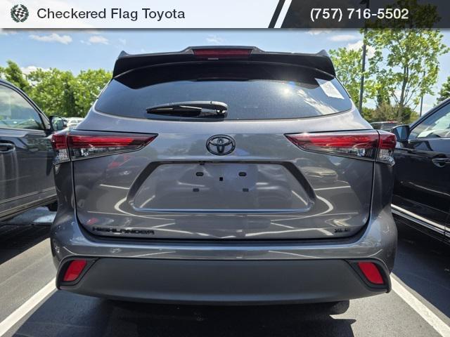 used 2024 Toyota Highlander car, priced at $40,231