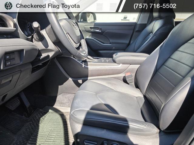 used 2022 Toyota Highlander car, priced at $34,993