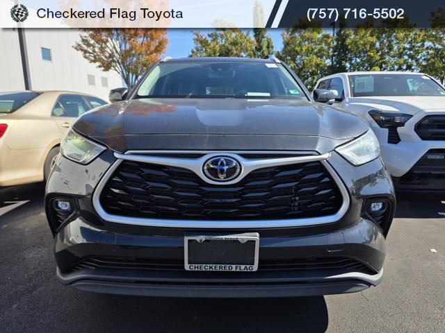 used 2022 Toyota Highlander car, priced at $34,993