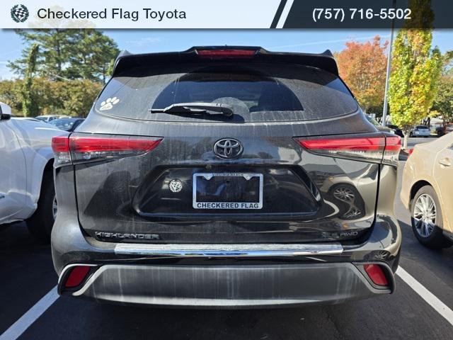 used 2022 Toyota Highlander car, priced at $34,993