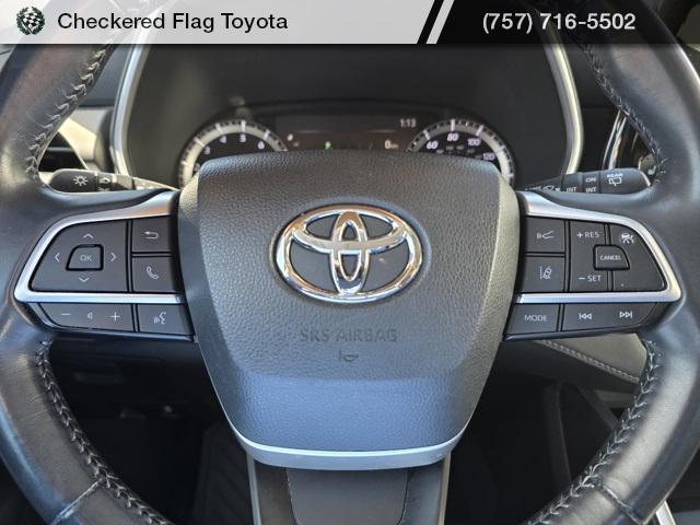 used 2022 Toyota Highlander car, priced at $34,993