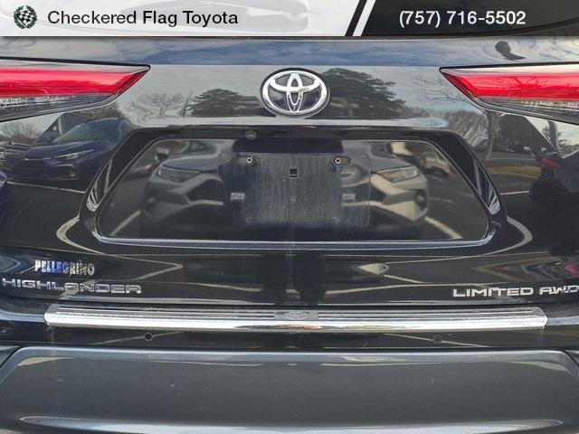 used 2020 Toyota Highlander car, priced at $32,490