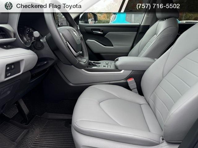 used 2024 Toyota Highlander car, priced at $45,290