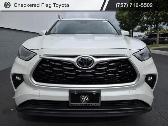 used 2023 Toyota Highlander car, priced at $31,422