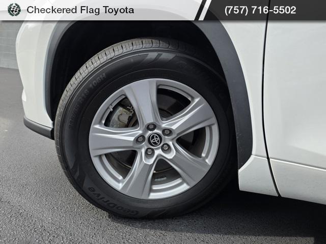 used 2023 Toyota Highlander car, priced at $31,422