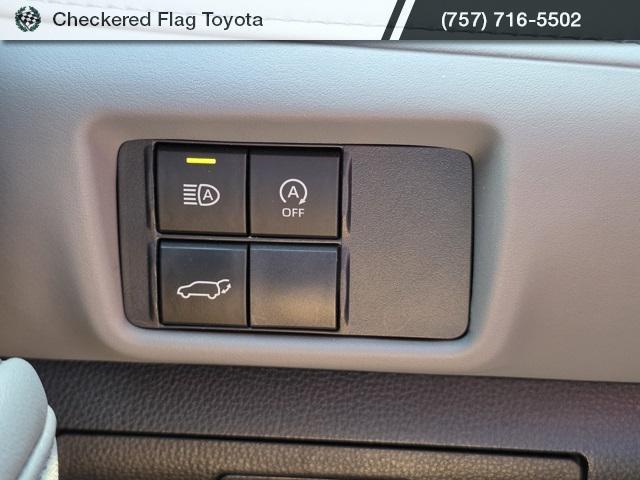 used 2023 Toyota Highlander car, priced at $32,667