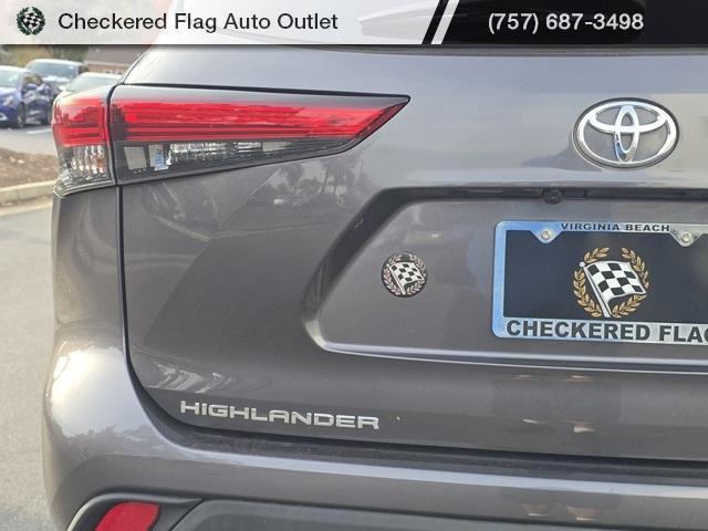 used 2021 Toyota Highlander car, priced at $33,290