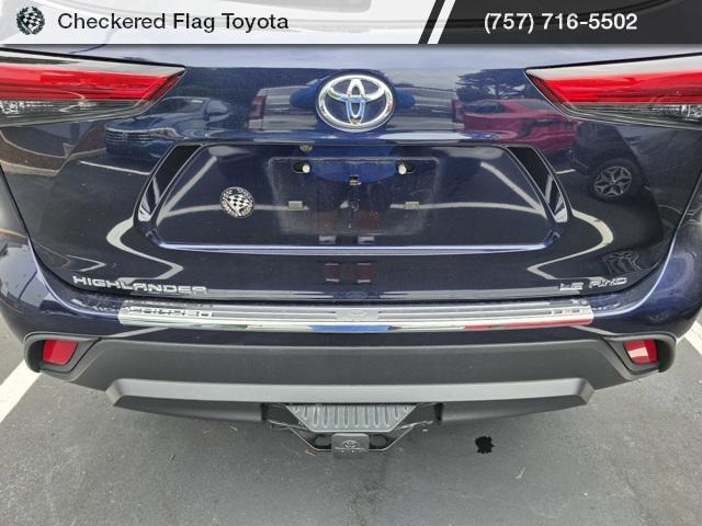 used 2022 Toyota Highlander car, priced at $34,163