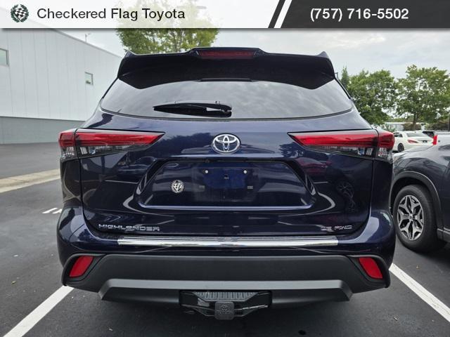 used 2022 Toyota Highlander car, priced at $34,163