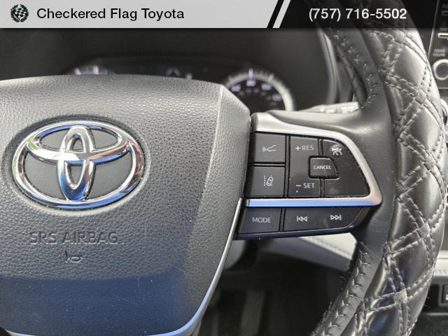 used 2022 Toyota Highlander car, priced at $34,163