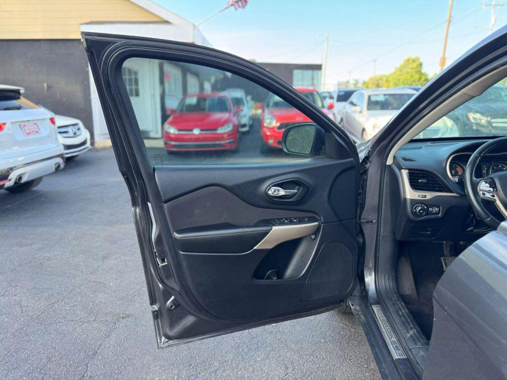 used 2017 Jeep Cherokee car, priced at $5,499
