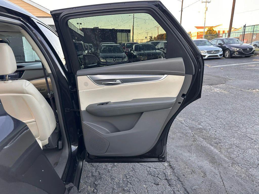 used 2017 Cadillac XT5 car, priced at $9,999