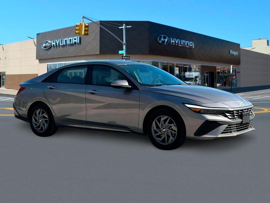 new 2024 Hyundai Elantra car, priced at $26,284