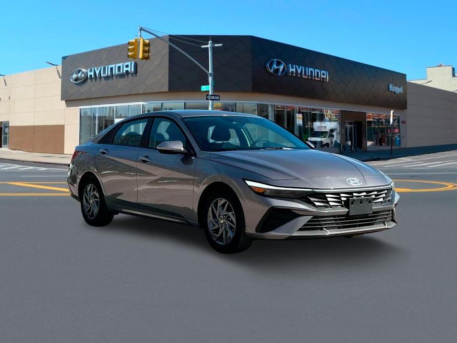 new 2024 Hyundai Elantra car, priced at $26,284