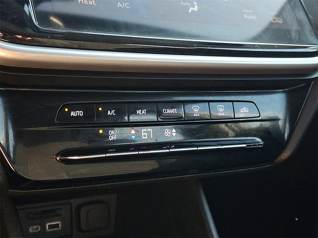 used 2022 Chevrolet Bolt EUV car, priced at $17,900