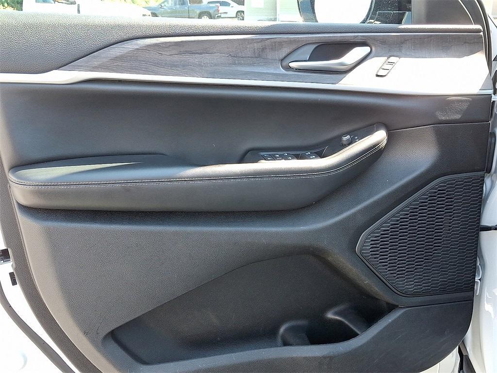 used 2023 Jeep Grand Cherokee L car, priced at $29,991
