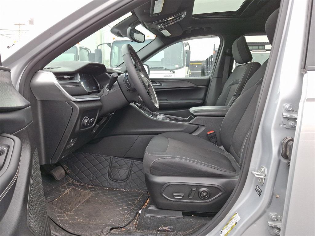 used 2024 Jeep Grand Cherokee car, priced at $34,563