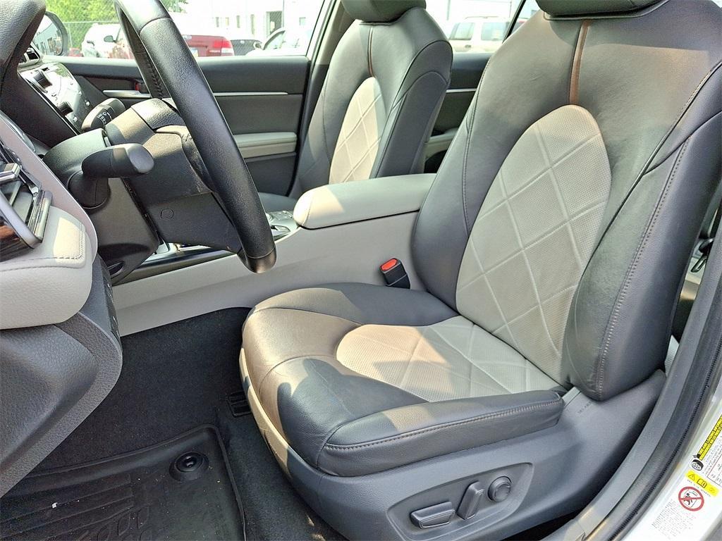 used 2019 Toyota Camry car, priced at $27,900