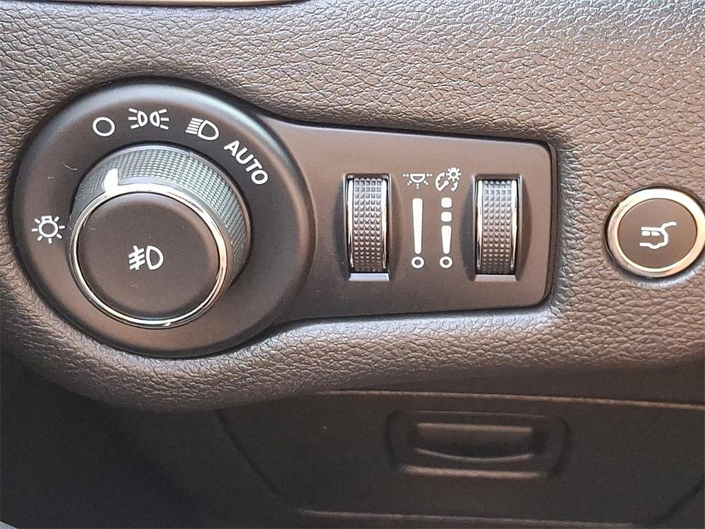 used 2019 Jeep Cherokee car, priced at $15,542