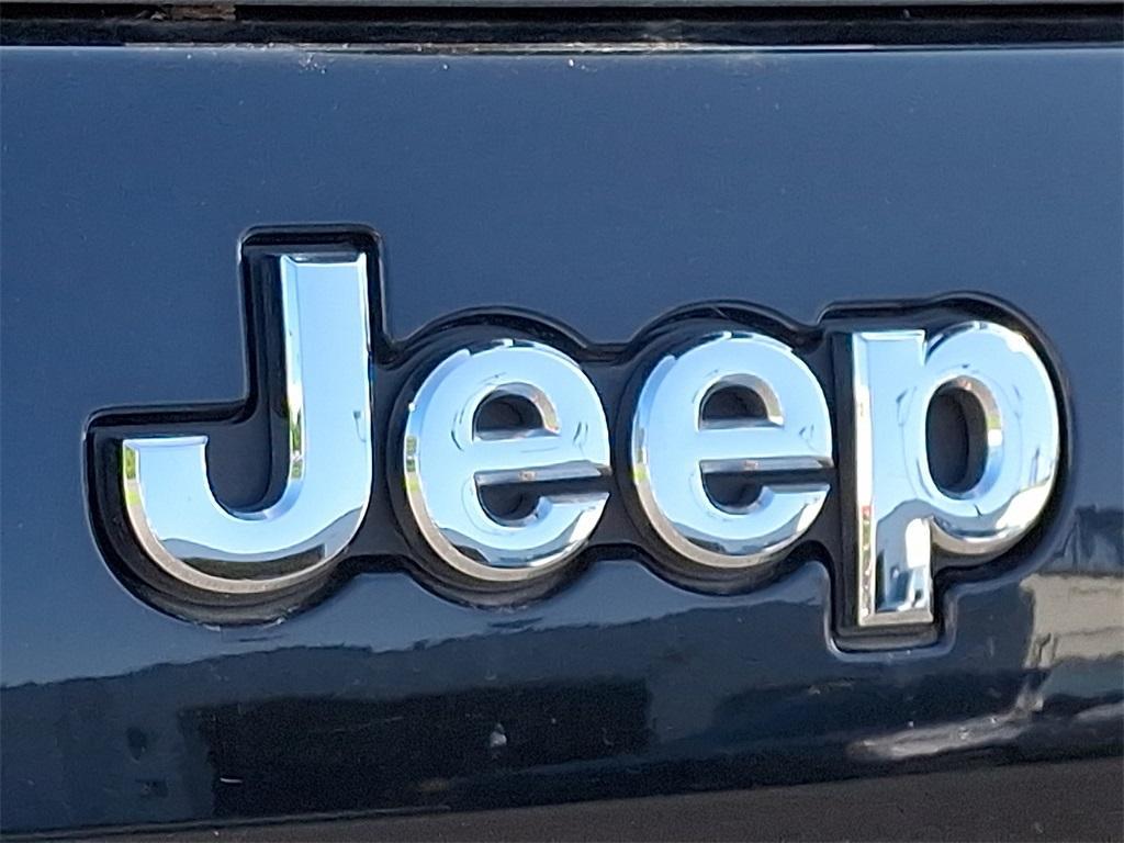 used 2019 Jeep Cherokee car, priced at $15,542