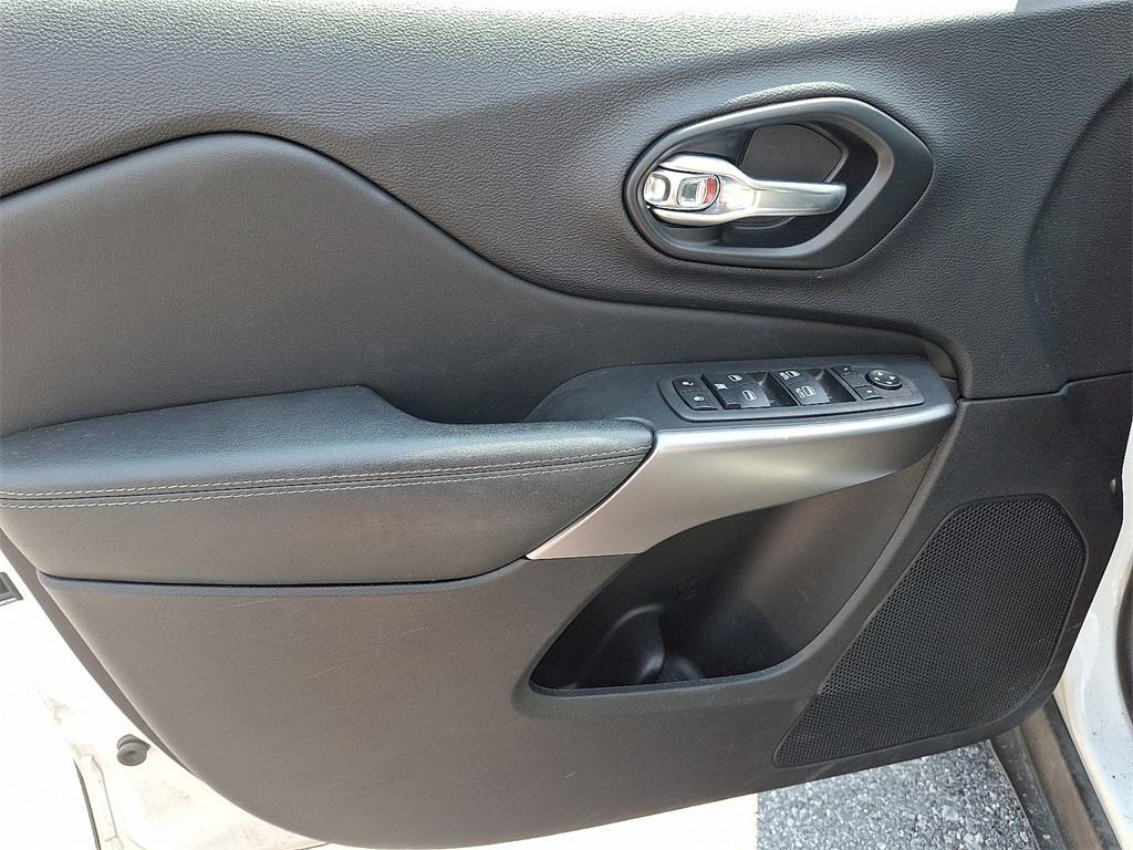 used 2022 Jeep Cherokee car, priced at $26,299
