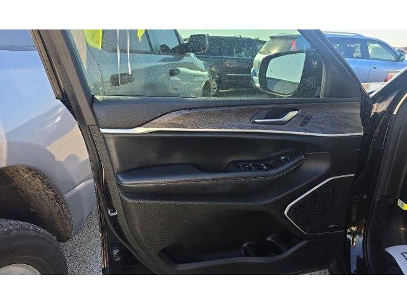 used 2022 Jeep Grand Cherokee L car, priced at $33,990
