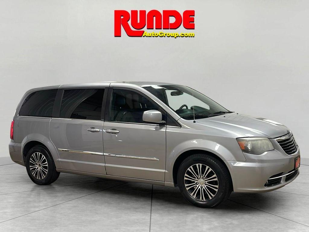 used 2014 Chrysler Town & Country car, priced at $7,691