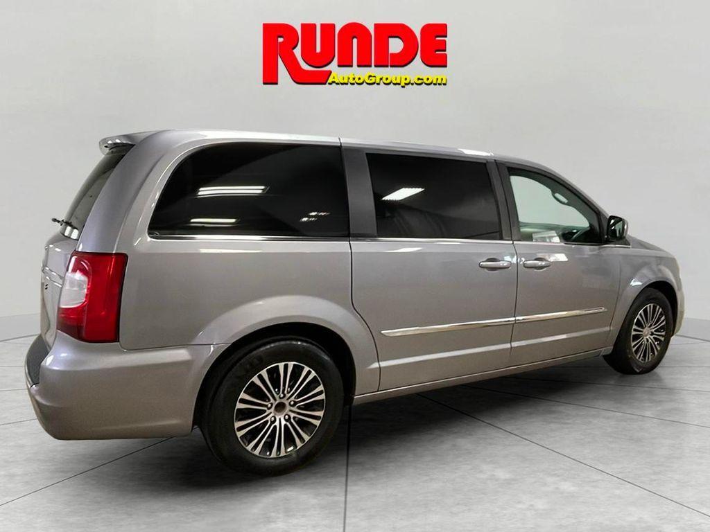 used 2014 Chrysler Town & Country car, priced at $7,691