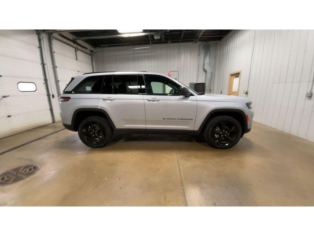 used 2024 Jeep Grand Cherokee car, priced at $37,450