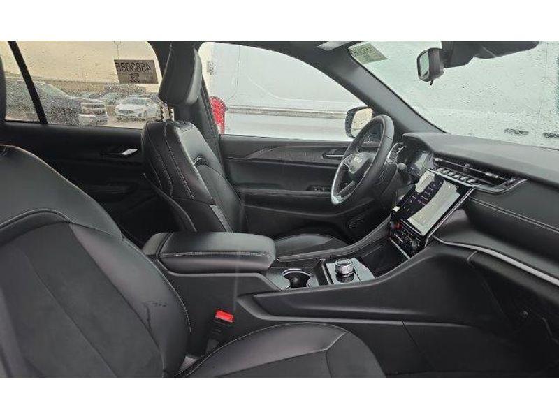 used 2024 Jeep Grand Cherokee car, priced at $37,450