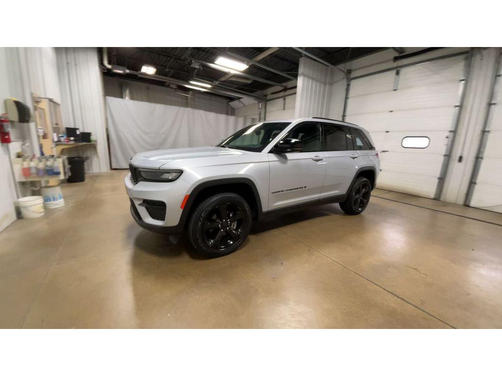 used 2024 Jeep Grand Cherokee car, priced at $37,450