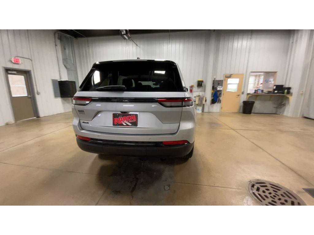 used 2024 Jeep Grand Cherokee car, priced at $37,450