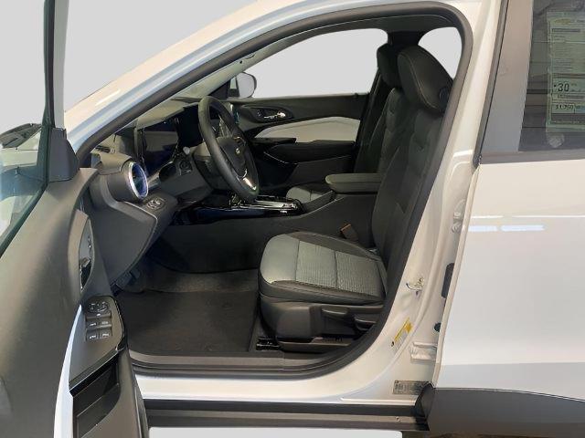 new 2025 Chevrolet Trax car, priced at $24,985