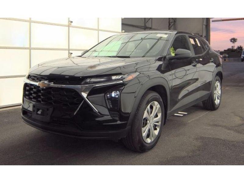 used 2025 Chevrolet Trax car, priced at $22,990