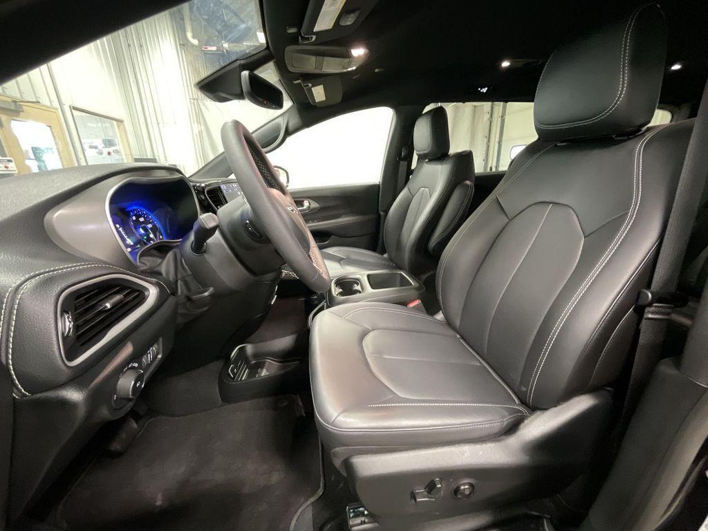 used 2025 Chrysler Pacifica car, priced at $43,990