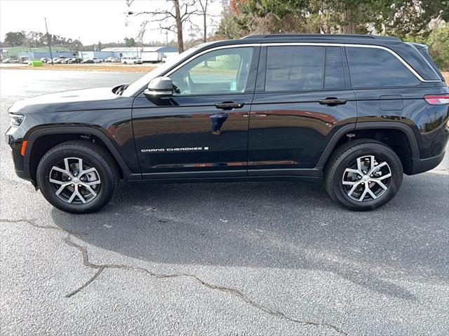 new 2025 Jeep Grand Cherokee car, priced at $47,810