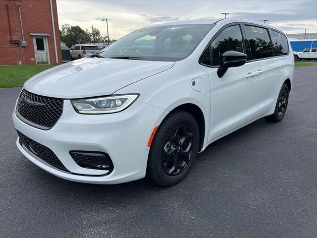 new 2024 Chrysler Pacifica Hybrid car, priced at $53,999