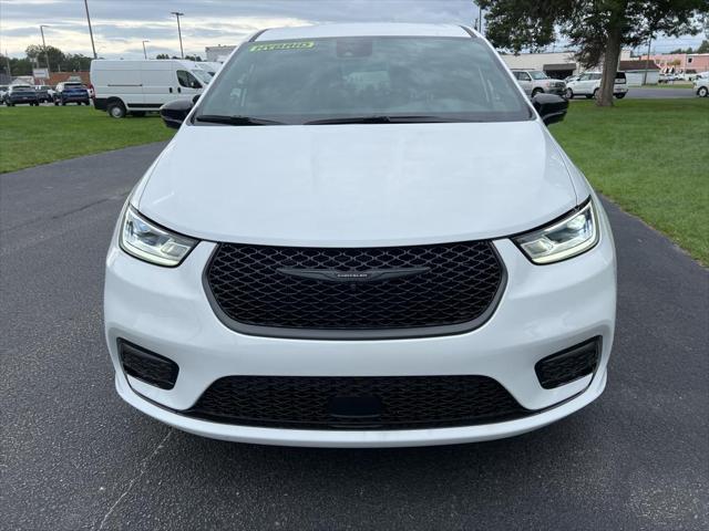 new 2024 Chrysler Pacifica Hybrid car, priced at $53,999