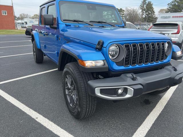 new 2024 Jeep Gladiator car, priced at $49,178