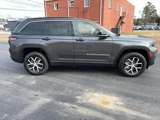 new 2025 Jeep Grand Cherokee car, priced at $47,810