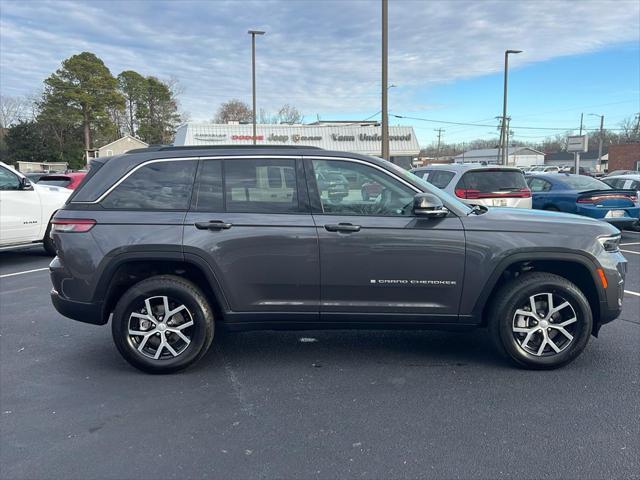 new 2025 Jeep Grand Cherokee car, priced at $47,565