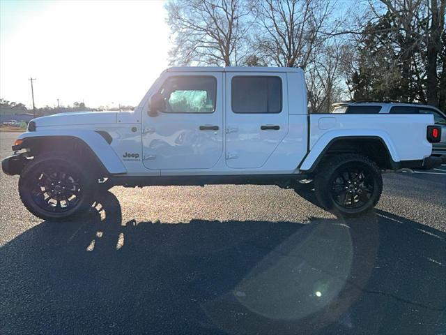 new 2025 Jeep Gladiator car, priced at $44,640