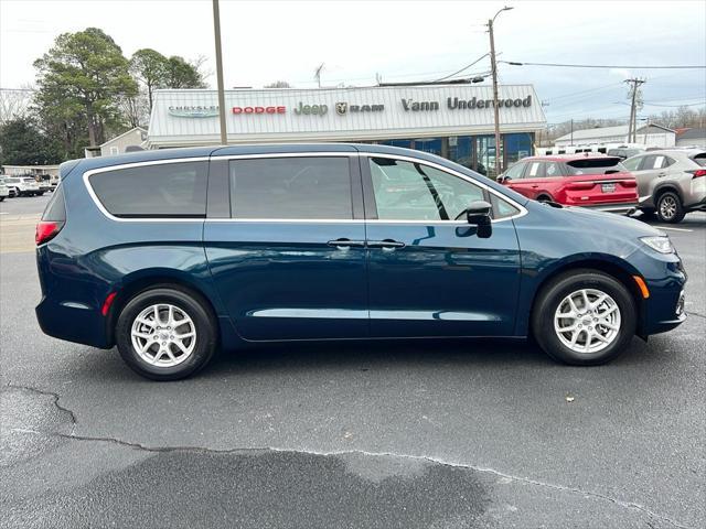 new 2025 Chrysler Pacifica car, priced at $44,640