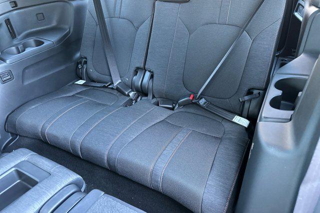 new 2025 Honda Pilot car, priced at $42,380