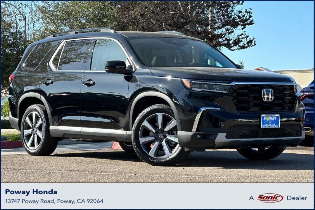 new 2025 Honda Pilot car, priced at $50,695