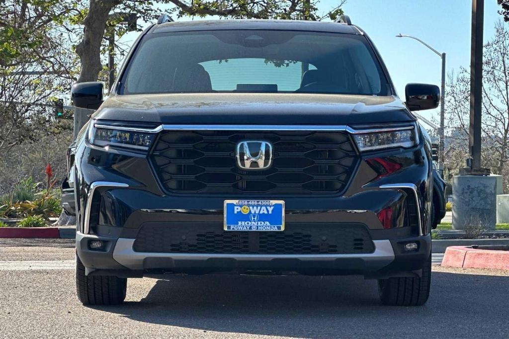 new 2025 Honda Pilot car, priced at $49,037