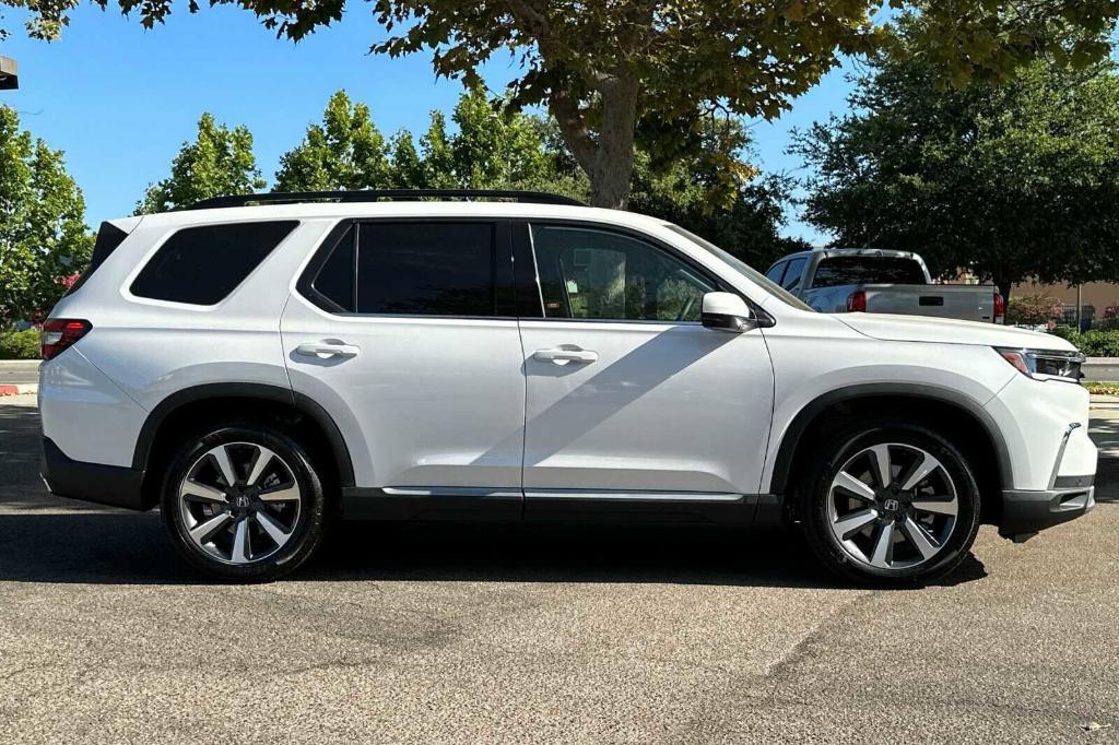 new 2025 Honda Pilot car, priced at $49,050