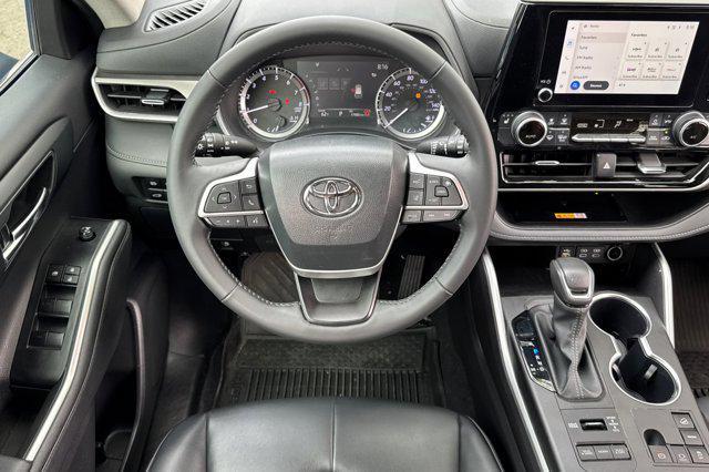 used 2024 Toyota Highlander car, priced at $40,999