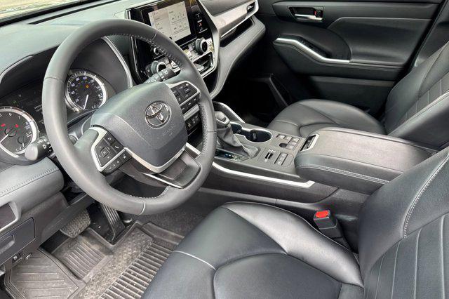 used 2024 Toyota Highlander car, priced at $40,999