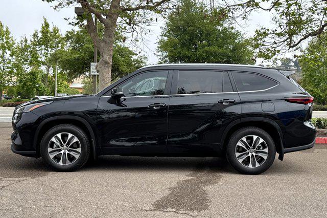 used 2024 Toyota Highlander car, priced at $40,999
